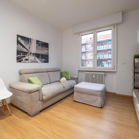 Milano 5 Guests - Modern Apt With Balcony Exterior photo