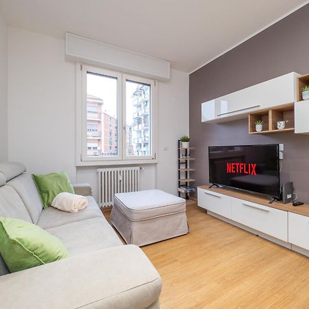 Milano 5 Guests - Modern Apt With Balcony Exterior photo