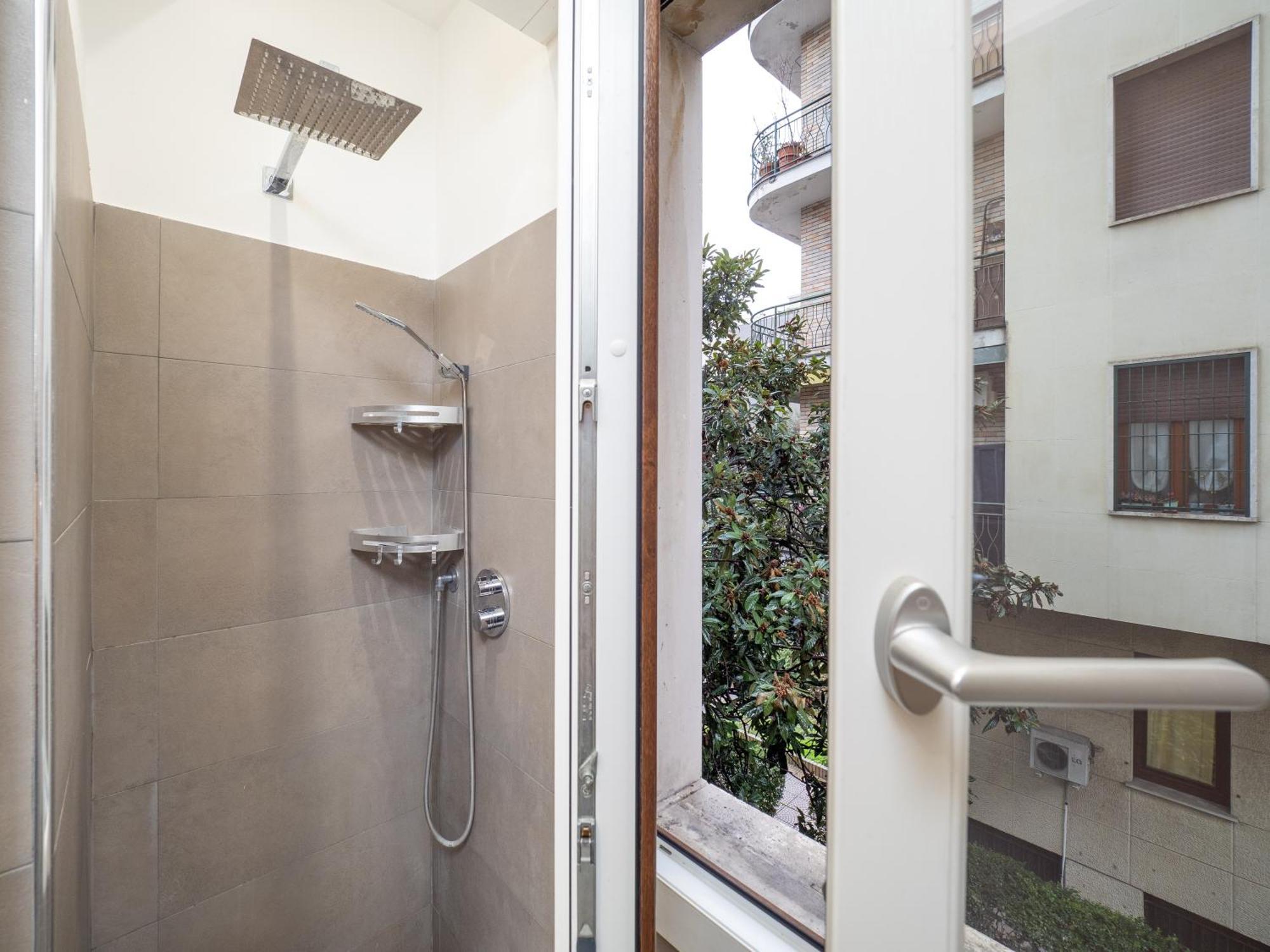 Milano 5 Guests - Modern Apt With Balcony Exterior photo