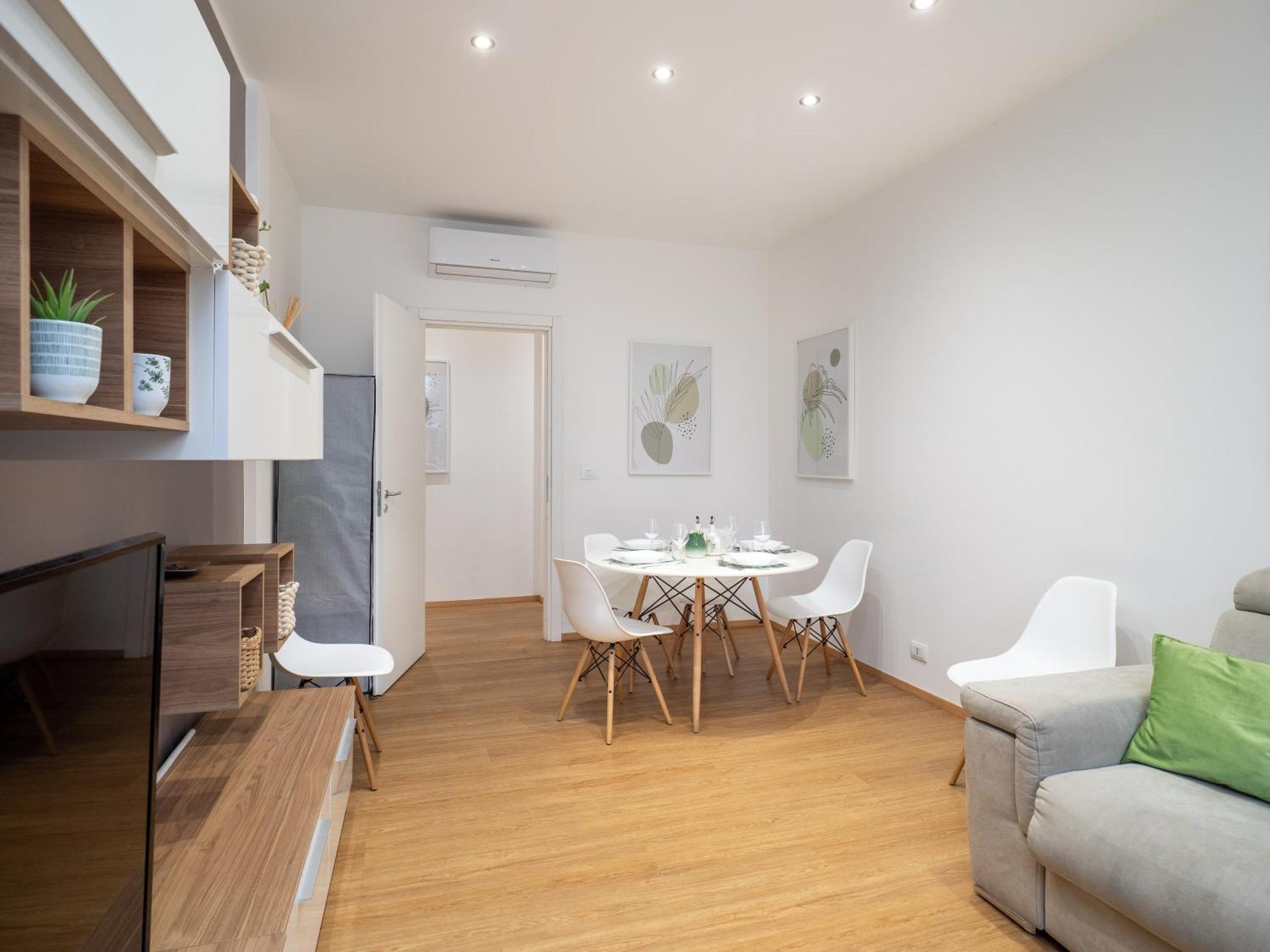 Milano 5 Guests - Modern Apt With Balcony Exterior photo